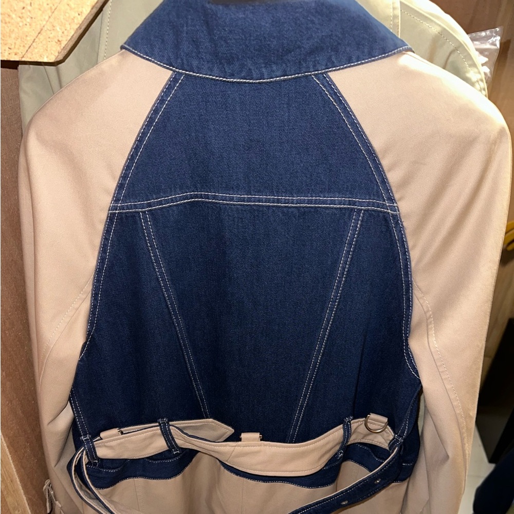 Burberry SS21’ Runway Trench Coat with Denim Detail - Picture 6 of 15